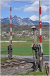 Schranke mit einem uralten Kettenzugmechanismus zwischen Nendeln und Schaanwald im Fürstentum Liechtenstein. Dahinter der Alpstein mit dem Hohen Kasten. (29.03.2016)