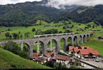 Nachschuss auf zwei RABe 535 ( Lötschberger ) auf dem 275 Meter langen Kanderviadukt II in Frutigen (CH).

🧰 BLS AG
🚝 RE 4181 Bern (CH)–Spiez (CH), weiter als RE 4281 Spiez (CH)–Brig (CH)
🚩 Bahnstrecke Spiez–Frutigen–Brig (Lötschberg-Bergstrecke | 330)
🕓 4.8.2020 | 18:29 Uhr