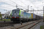 Siemens Vectron 475 415-6 der BLS durchfährt den Bahnhof Pratteln. Die Aufnahme stammt vom 20.04.2020.
