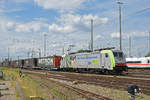 Re 486 505-1 der BLS durchfährt den badischen Bahnhof.