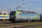 Siemens Vectron der BLS 475 412-3 durchfährt den badischen Bahnhof.