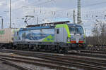 Siemens Vectron 475 424-8 der BLS durchfährt den badischen Bahnhof. Die Aufnahme stammt vom 25.02.2022.