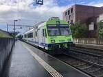 Der BLS RBDe 565 727 ist am 25.10.2023 auf der S51 und wartet in Bern Brünnen Westside auf die Abfahrt nach Bern
