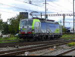 BLS - Lok 475 401-6 als Lokzug unterwegs in Pratteln am 2024.10.02 ... Standort des Fotografen ausserhalb der Geleise auf der Strasse ..