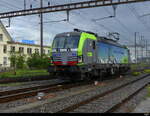 BLS - Lok 475 414-9 als Lokzug unterwegs in Pratteln am 2024.10.02 ... Standort des Fotografen ausserhalb der Geleise auf der Strasse