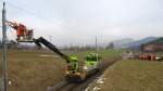 Robel Tm 210 des Fahrleitungsdienstes Holligen bei der Behebung der Fahrleitungsstrung vom 02.02.2011 bei Lanzenhusern.Rechts im Bild der Unfallverursacher.