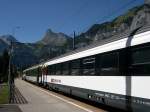 Berner Oberland 2007 - In Krze verlsst IC 816 Romanshorn - Brig den Bahnhof Kandersteg in Richtung Ltschberg-Scheiteltunnel.