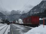 Am Nachmittag des 4.1.2007 stand der Crossrail-Gterzug, der nordwrts fuhr, ohne Zuglok (BR 185 566-7)in Kandersteg.Die Lok war nirgends mehr zu sehen, obwohl sie bei der Abfahrt in Brig noch dran war...