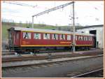 Nostalgiespeisewagen WR 503888-03801-8 Emmentalerstube der ehemaligen EBT (Emmental-Burgdorf-Thun-Bahn) steht vor dem Depot der ehemaligen RM (heute BLS)in Huttwil. (05.12.2006)