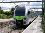 BLS - Triebzüge RABe 515 011-5 und RABe 511 ... im Bahnhof von Münchenbuchsee am Warten auf Fahrgäste nach Biel am 01.07.2017