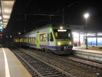 BLS - Triebzug RABe 525 014 als Regio nach Lyss im Bahnhof von Bussil am 23.12.2017