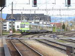 BLS - Regio nach Kerzers von Lyss bei der einfahrt in den Bahnhof von Aarberg an der Spitze der Steuerwagen ABt 50 85 80-35 965 unterwegs am 13.04.2018