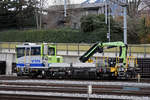 Tm 98 85 5235 214-4 durchfährt den Bahnhof Spiez.