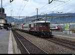 Swisstrain - ex. BLS Ae 6/8  208 ( 91 85 4605 208-8 ) mit 2 SBB Triebzugen RABe 502 002 und RABe 502 401 im Schlepp von Basel nach Villeneuve bei der durchfahrt im Bahnhof von Yverdon les Bains am 25.09.2019