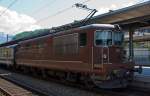 BLS Re 4/4 - 192  Spiez  (Re 425) mit einem Regionalzug im Bahnhof Spiez am 28.05.2012. 
Die Lok ist aus der letzten Bauserie und wurde 1982 bei SLM unter der Fabriknummer 5224 gebaut. 
Die Loks haben die Achsformel Bo'Bo' und haben eine Lnge ber Puffer von 15.470 mm, ein Eigengewicht von 80 t, die Leistung von 4980 kW (6770 PS) bringt sie auf eine Hchsgeschwindigkeit von 140 km/h.