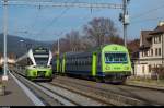 Seit dem Fahrplanwechsel fahren die RE Bern-Neuchâtel weiter nach La Chaux-de-Fonds. Der Bahnhof Les Geneveys-sur-Coffrane ist derzeit noch nicht behindertengerecht ausgestaltet (muss laut Gesetz bis 2023 gemacht sein, wird aber wohl an sehr vielen Orten länger dauern) und verfügt auch über keinen niveaufreien Zugang zum Gleis 2. Da der EW-III-Pendel als RE von La Chaux-de-Fonds nach Bern am 22. Dezember 2015 einige Minuten Verspätung hatte, wurde der deshalb zuerst einfahrende transN-FLIRT auf Gleis 1 geleitet. 