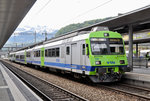 RBDe 4/4 565 738 wartet beim Bahnhof Spiez. Die Aufnahme stammt vom 09.05.2016.
