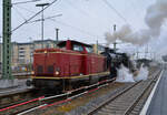 Ein Elefant kehrt heim – Überführung von C 5/6 2978 (SBB Historic) in die Schweiz - Tag 2: Die Abfahrt von V100 1365 und C 5/6 2978 in Friedrichshafen nach Konstanz.