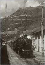 Etwas Rauch, ein wenig Dampf und Betriebsspuren am Rckfenster des letzen IR Wagens bescherten mir dieses Bild der C 5/6 2978, die mit ihrem SRF Extrazug in Airolo auf die Weiterfahrt Richtung Biasca