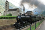 SBB HISTORIC:    Schweiz aktuell am Gotthard  - Dampfzug mit der C 5/6 2978 und nostalgischen Wagen auf der Rückfahrt bei Giornico vor der prächtigen Kulisse der beiden Kirchen San Nicola