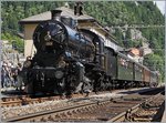 Noch einmal die C 5/6 2978  Elefant  mit dem SRF  Schweiz aktuell am Gotthard  Extrazug in Göschenen in zwei Versionen: Auf diesem Bild habe ich, soweit möglich, die Menschenmenge