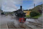 Die SEG G 2x 2/2 105 der Blonay Chamby Bahn ist in Blonay angekommen und macht nun mächtig Dampf um ihren Zug zu umfahren.