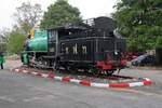 Die 340 ex RhB 118 (1'D-h2, SLM Winterthur, Bauj. 1912, Fab.Nr. 2208) hat den Standort gewechselt und steht jetzt in der Mitte des Bahnhofsvorplatzes der Chiang Mai Station. Bild vom 21.März 2023.