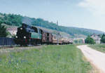 VVT: Sonderfahrt an den Bielersee im Juli 1999 mit der E 4/4 TKP 16 Slask, Baujahr 1952.
Diese Aufnahme des Dampfzuges von Vapeur Val-de-Travers entstand in der Gegend von Cressier NE.
Die Dampflok aus Polen befindet sich zur Zeit in Revision.
Foto: Walter Ruetsch 