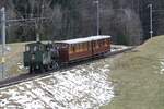 Lok 16 der ehemaligen Vitznau-Rigibahn am 12.03.2022 auf Talfahrt nach Goldau bei Kräbel.