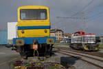 TRAVYS/OC:
Impressionen der Chemin de fer Orbe-Chavornay vom 17. November 2017.
TRAVYS betreibt die Bahnstrecken Yverdon  les Bains - St. Croix YStC, Vallorbe - Le Brassus PBr, Orbe - Chavornaye OC sowie den Stadtbus Yverdon-les-Bains und mehrere Autobuslinien der Region Orbe, Chavornaye, Vallorbe. Auf der früheren OC geniesst seit Jahren vor allem der Güterverkehr den höheren Stellenwert als der Personenverkehr.
Im neuen Farbkleid von TRAVYS präsentiert sich auf der ehemaligen OC nur die neue Am 842 705-6. Ausgeliefert wurde sie an Tamoil RSO Services S.A., Raffinerie de Collombey im Jahre 2011. Nach deren Schliessung wurde sie am 12. April 2016 von TRAVYS für den Güterbetrieb auf der Strecke Nestlé - Chavornaye übernommen. In der engeren Umgebung vom Bahnhof Chavornay ist auch SBB Cargo mit einer Am 843 im Rangierdienst tätig.
Infolge der zahlreichen Rangierfahrten verkehren die Personenzüge der OC nur noch am Nachmittag. Am Morgen stehen Bahnersatzbusse von TRAVYS im Dienst.
Foto: Walter Ruetsch    

