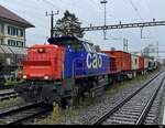 SBB - Am 843 084-5 mit Güterwagen im Bhf. Aarberg am 2024.09.026