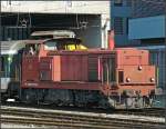 Am 30.07.08 rangiert die Diesellok 18414 mit Personenwagen im Bahnhof von Bern.