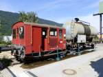 SBB - Tm 2/2 640 mit einem Kesselwagen abgestellt im Areal eines Alteisenhändler in Biel am 10.08.2014