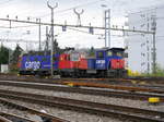 SBB - Tm 232 202-2 mit Re 6/6  620 im Bahnhof Biel abgestellt am 02.04.2017