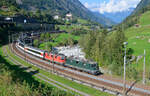 Gotthard-Bahntage: Am Nachmittag des 18.09.2021 schleppt Re 4/4 11161 die schadhafte Re 4/4 11200 mit dem rund 80 min verspäteten  Gotthard Panorama Express  auf der Rückfahrt von