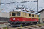 Re 4/4 I 10034 steht am 05.09.2016 auf einem Nebengleis beim Bahnhof Sissach.