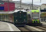 SBB Historic  - Re 4/4  10001 auf Extrafahrt bei der durchfahrt im Bhf.