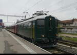 SBB Historic - Re 4/4 10001 auf Extrafahrt bei der durchfahrt im Bhf.