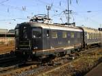 Re 4/4I 10008 mit SDZ 91802 nach  Eurostrand Mosel  bei  der Ausfahrt aus dem Dortmunder Hbf.(08.02.2008)