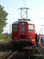 EK-Sonderzug Hamburg-Meiningen gefhrt von Re 4/4 1019 beim Fotohalt in Northeim, 04.09.2004  