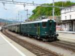 SBB - Re 4/4 10001 im Pendeldienst zwischen dem Festplatz beim Depot und dem Bahnhof Olten, Hier bei der einfahrt in den Bahnhof von Olten am 08.05.2010