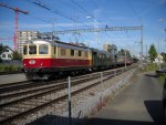 Re 4/4` 10034 bei der Ausfahrt in Kreuzlingen mit BLS Wagen