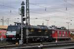 DB Lok 185 554-3 zusammen mit einer Re 4/4 I der SBB, der ersten Serie mit der Betriebsnummer 10009 am Badischen Bahnhof in Basel. Die Aufnahme stammt vom 06.01.2014.