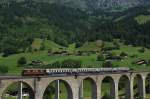 Die Ae 4/4 251 berquert am 30.06.2013 mit einem Extrazug nach Frutigen den Kanderviadukt.