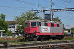 Re 420 503-5 der Sersa (ex SBB 11119, BLS, Travys) durchfährt den Bahnhof Pratteln.