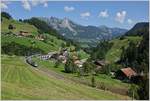 Die Re 4/4 II 502 ist mit einem Regioexpress kurz vor Bolligen bei Garstatt, mit Endziel Interlaken Ost unterwegs.