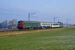 BLS Regionalzug bei Büren an der Aare mit der Re 4/4 II 505, ehemals SBB, am 20.