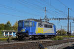 Re 420 502-7 der WRS durchfährt solo den Bahnhof Pratteln.