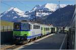 Aus dem RE Richtung Interlaken konnte in Dästetten der Gegenzug mit der schiebenden BLS Re 4/4 II 504 fotografiert werden.