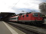 Der EC 163  Transalpin  von Zürich HB- Sargans- Buchs SG- Feldkirc- Bludenz- Innsbruck Hbf- Wörgl Hbf- Schwarzach St.Veit- Bischofshofen- Graz Hbf (Ankunft um 18:14 Uhr) bereitet sich am 5.3.17, um 8.37 Uhr, auf Gleis 9 auf seine Abfahrt um 8.40 Uhr vor. Die Front übernahm ein Teil der Route, die SBB Re 4/4 II Nr. 11131.
  